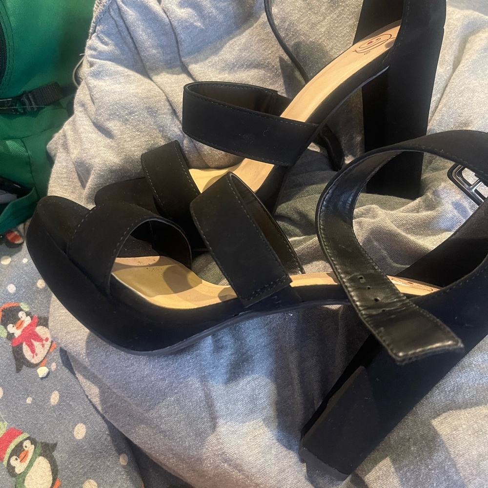 6.5 black heels.
